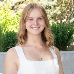 headshot of Abigail Lee