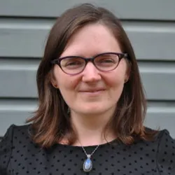 headshot of Dr. Laura Fissel
